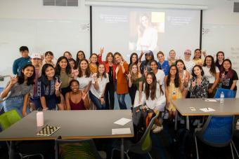 Entrepreneur and designer Kendra Scott with students in the Women in Entrepreneurship class.