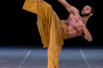 Chatman performs in MOVE!, For the Fallen Ones (2015). Photo by Daniel Cavazos.