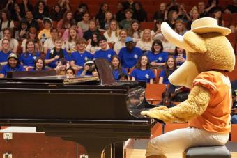 Hook&#039;Em playing piano in front of an audience