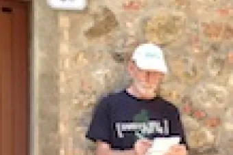 Michael Gillespie sketching next to an Italian brick building