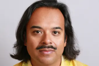 Headshot of Carlos Rosales-Silva