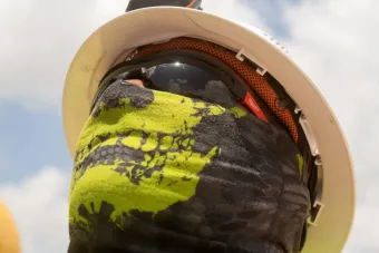 image of a worker with a hat and gaiter on