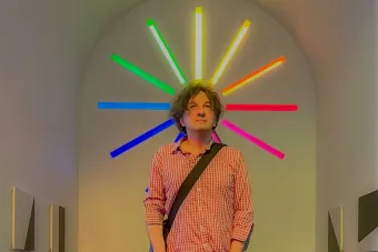Vladimir Rannev standing in front of mondern art