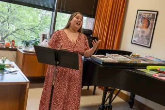 Liliana Guerrero singing with a piano in the background