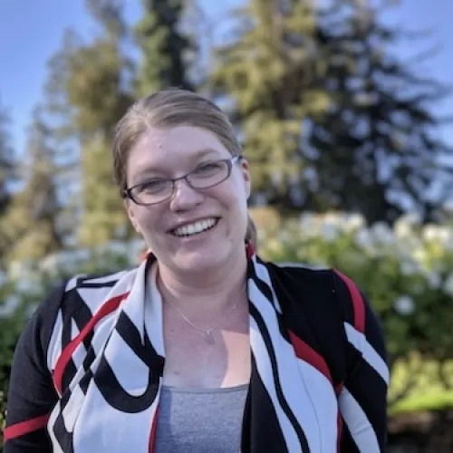 Esther Robards-Forbes, Communications Specialist