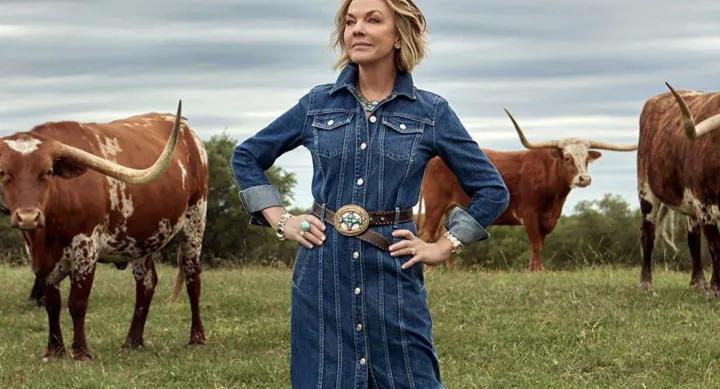 Gay Gaddis posing with longhorns