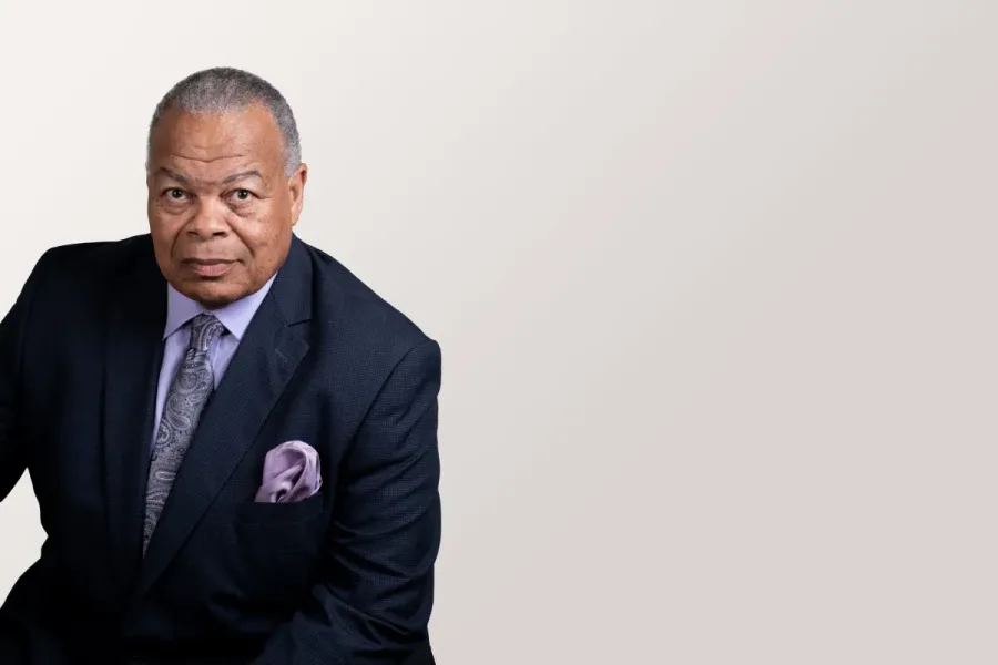 A headshot of baritone Donnie Ray Albert wearing a black suit.